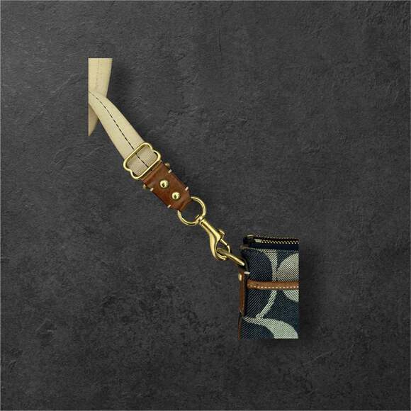 Coach - Picture 3 of 5